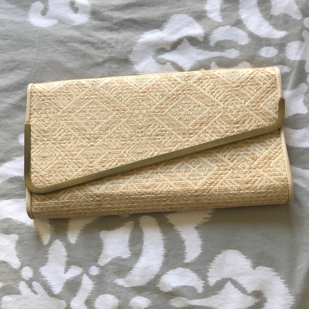 Straw clutch in great condition never used